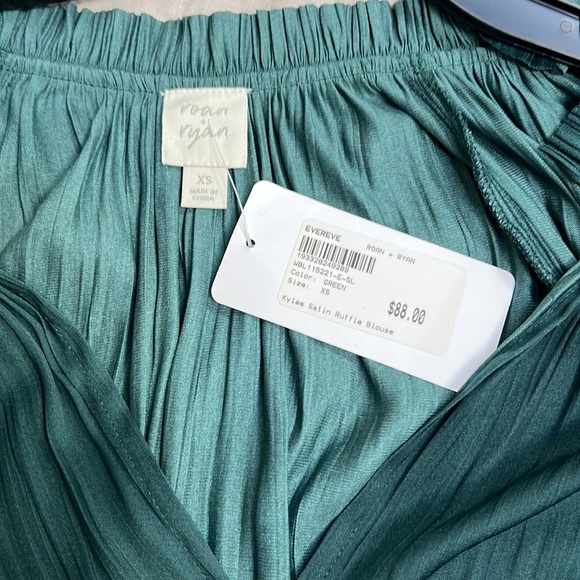 EVEREVE Roan & Ryan Kylee Satin Ruffle Blouse Green XS NWT - Picture 8 of 10